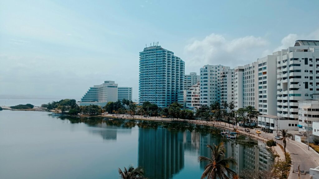 Vista del puerto y las playas de Cartagena, un destino  ideal para bodas inofrente al mar